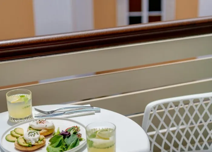 The Nestorian House Эрмуполис