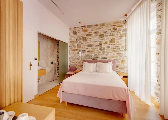 The Nestorian House Эрмуполис