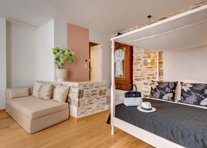 The Nestorian House Апартаменты Эрмуполис