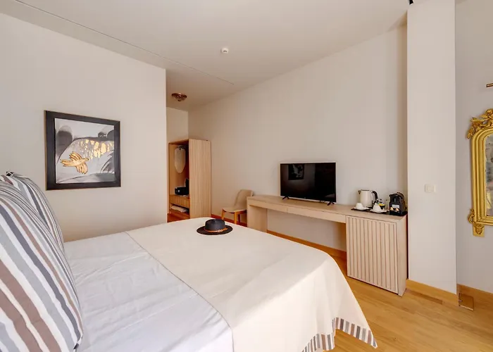 The Nestorian House Апартаменты