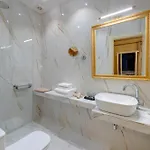 The Nestorian Syros Lägenhet