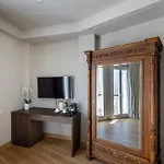The Nestorian Syros Apartamento Hermópolis